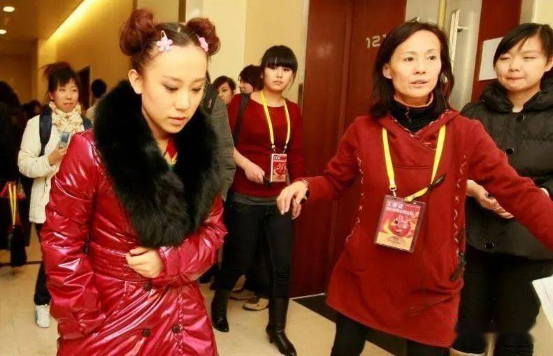 当年赵本山的徒弟小鹏飞租了3艘游艇向王金龙的前妻丫蛋求婚(图8)